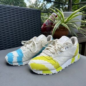 Reebok Collina Strada WMNS CL
"Call Mom"